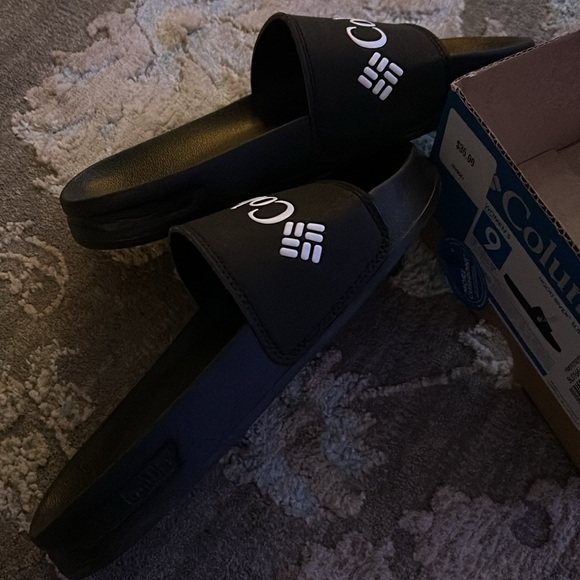 🤩❤️Brand new in box Columbia slides - Picture 2 of 4